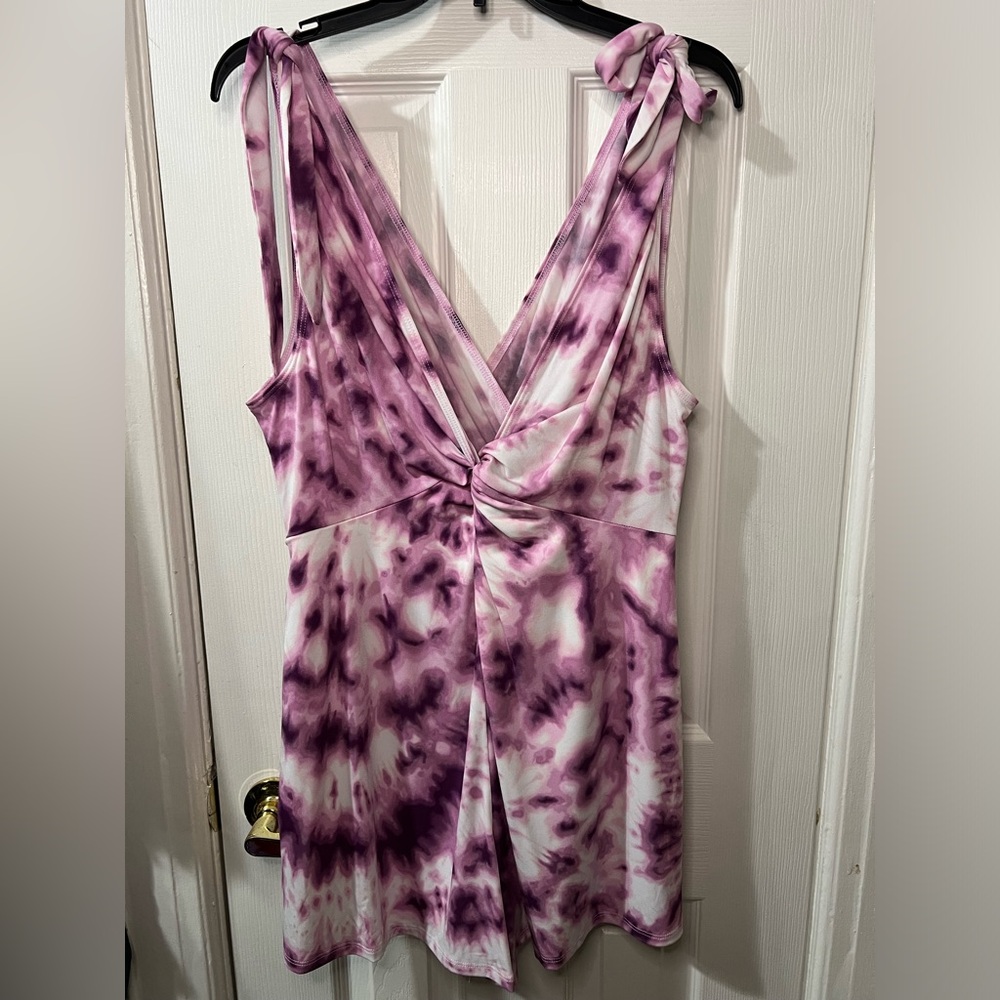 BCBGeneration Tie Dye Knot front V Neck Romper Size L NWT $78